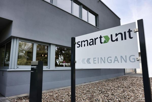 smart unit » Full-Service Digitalagentur - Agentur Inside: Aussenbereich Firmenschild