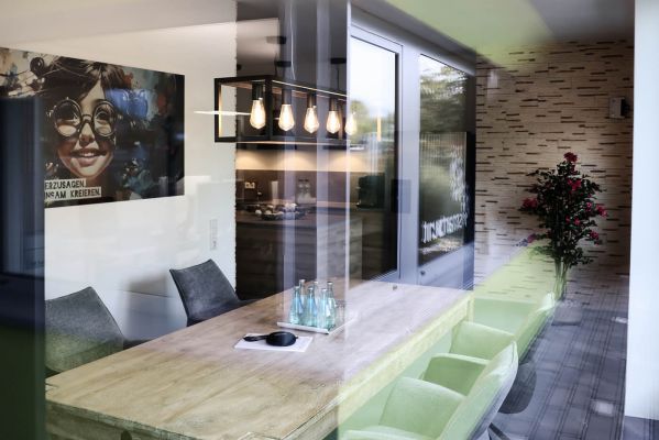 smart unit &raquo; Full-Service Digitalagentur - Agentur Inside: Besprechungsraum von Aussen