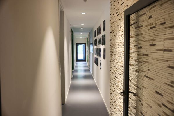 smart unit » Full-Service Digitalagentur - Agentur Inside: Flur zur Küche und Team Büro