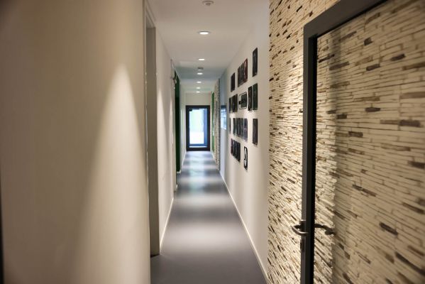 smart unit &raquo; Full-Service Digitalagentur - Agentur Inside: Flur zur K&uuml;che und Team B&uuml;ro